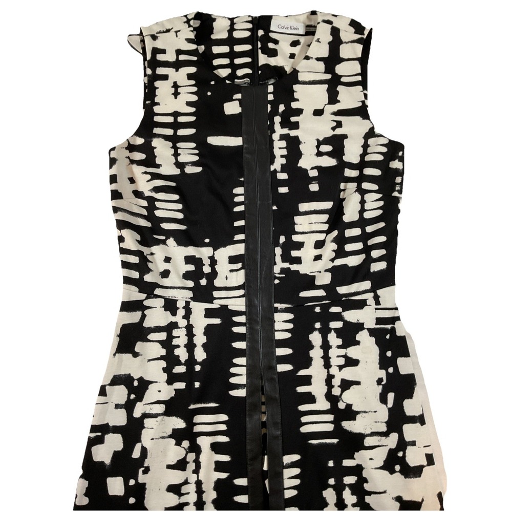 Calvin Klein Black & White Sheath Dress‎ w/Leather-like Trim In Front Size 4 J14